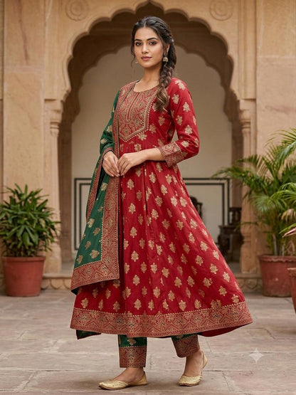 Vérale Red Green Suit Set — Festive Ethnic Wear for Women